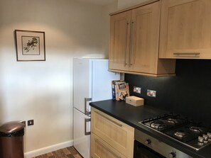 Cottage, 2 chambres | Cuisine privée | Réfrigérateur, micro-ondes, bouilloire électrique