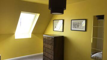 Cottage, 2 Bedrooms | WiFi, bed sheets