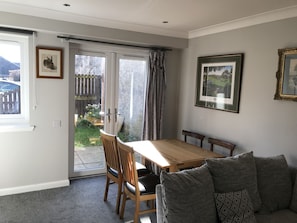 Cottage, 2 Bedrooms | Living area