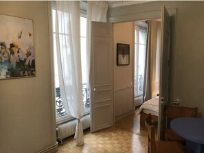 1 chambre, fer et planche à repasser, Wi-Fi, draps fournis