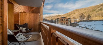 Apt 4/6 ppl near the ski runs