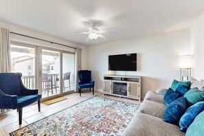 TV, fireplace - Waterfront condo with bay view, outdoor pool, tennis, dock, balcony, W/D, & AC (Rockport)