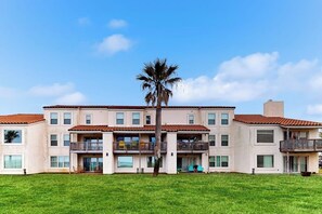 Exterior - Waterfront condo with bay view, outdoor pool, tennis, dock, balcony, W/D, & AC (Rockport)