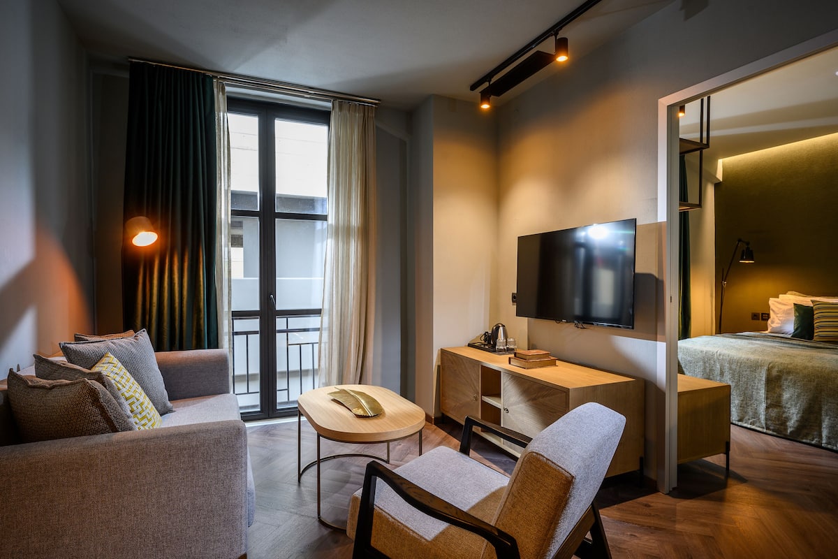 Junior-Suite | Wohnbereich | Smart-TV, Netflix, Streaming-Dienste