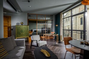 Deluxe Suite | Bar mini, peti besi dalam bilik, dihias secara berasingan 