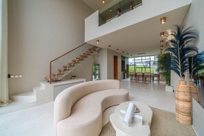 디럭스 빌라 | 거실 공간 | 평면 TV