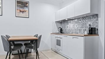 Studio Suite Comfort | Dapur kecil pribadi | Lemari es, kompor, mesin espresso, dan mesin pembuat kopi/teh