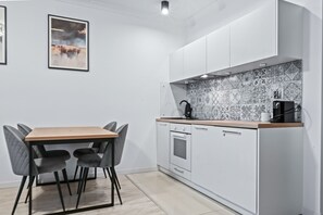 Suite estudio Confort | Cocineta privada | Refrigerador, parrilla de estufa y cafetera de espresso 