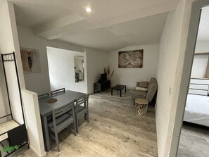 Unclassified image, 4 of 18, button - Le 103 du Marché, en Plein Coeur de la Ville (Roanne)