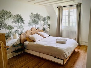 4 bedrooms, WiFi, bed sheets