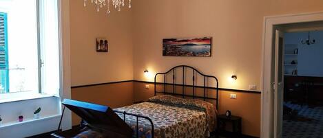 1 chambre, fer et planche à repasser, lit parapluie, Wi-Fi gratuit