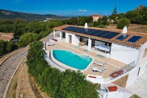 Outdoor pool - Villa Lilium (Sardegna)