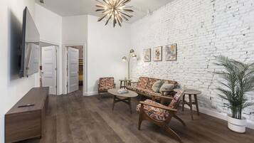 智能电视、书、音乐库、立体声音响