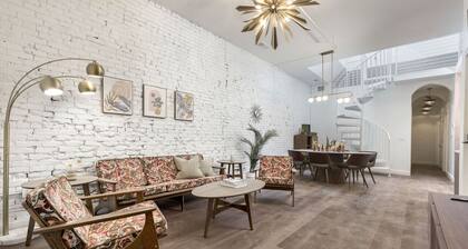 Bourbon Loft. 5 bed/2 bath by Hollyhock Suites