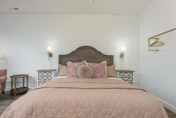 4 bedrooms, desk, iron/ironing board, travel crib