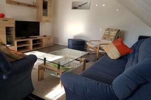 Smart TV, DVD player, stereo - Holiday apartment Weipert (Ehrenberg)