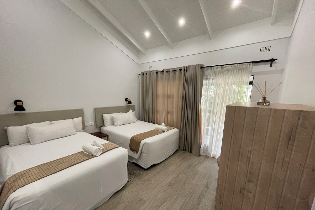 1 bedroom, minibar, iron/ironing board, free WiFi