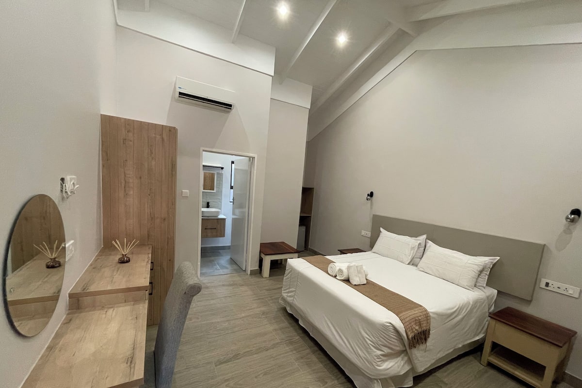 1 bedroom, minibar, iron/ironing board, free WiFi
