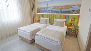 Comfort Δίκλινο Δωμάτιο (Double ή Twin) | Κλινοσκεπάσματα υψηλής ποιότητας, πουπουλένια παπλώματα, γραφείο
