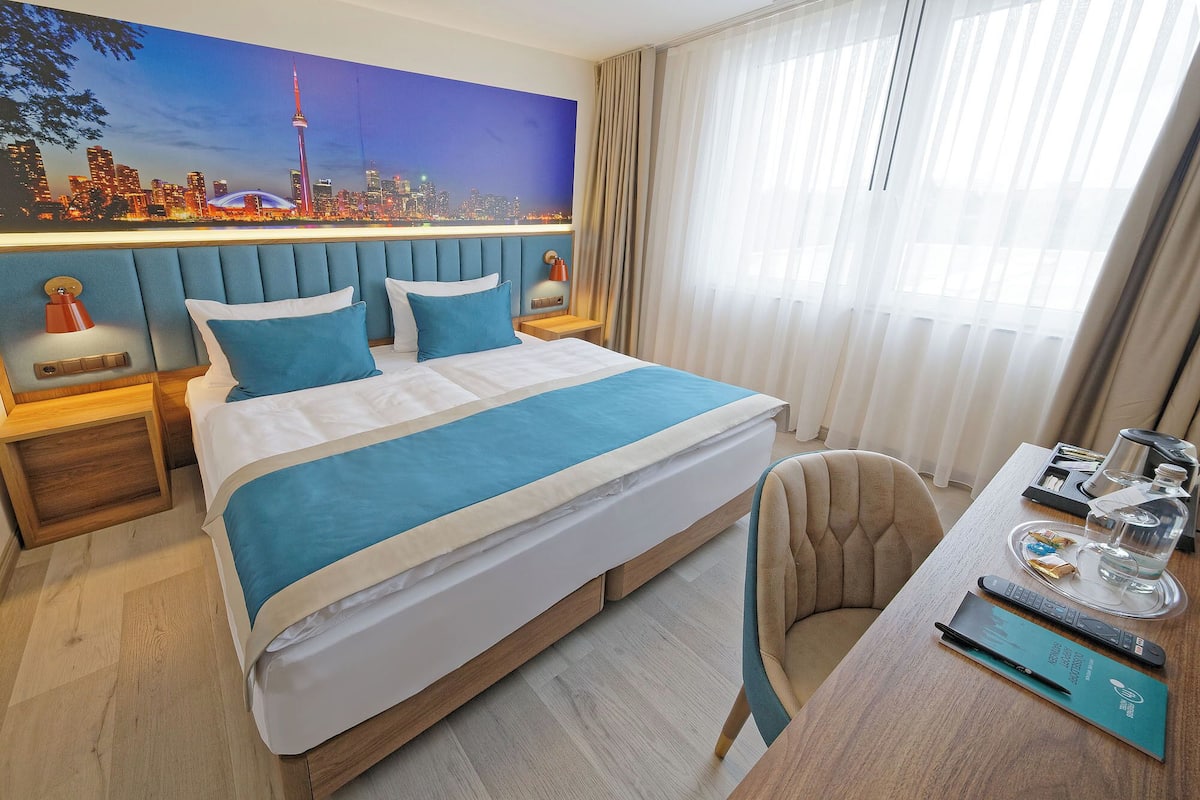 Standard-Doppelzimmer | Hochwertige Bettwaren, Daunenbettdecken, Schreibtisch