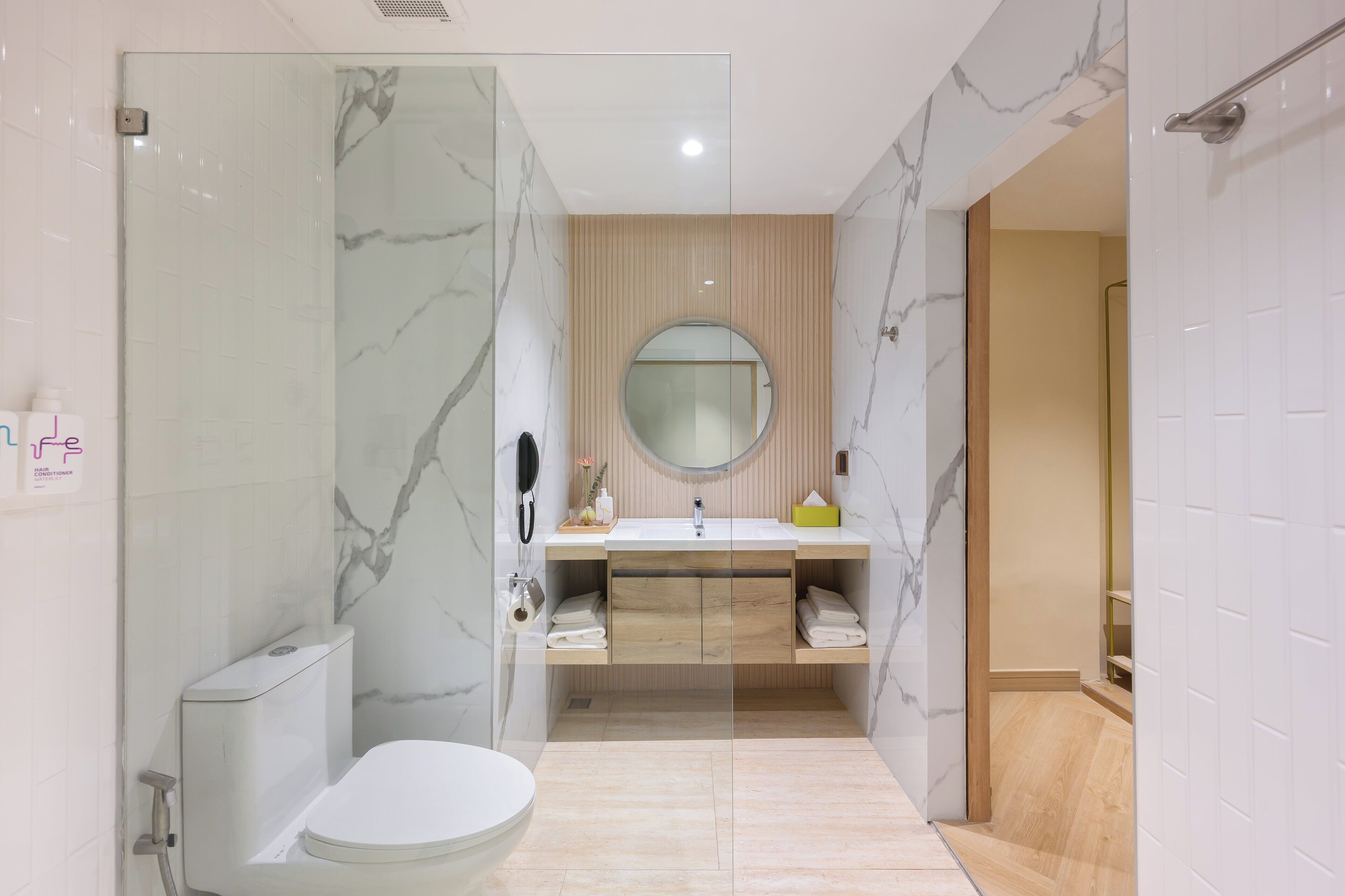 Set di cortesia gratuito, asciugacapelli, bidet, asciugamani
