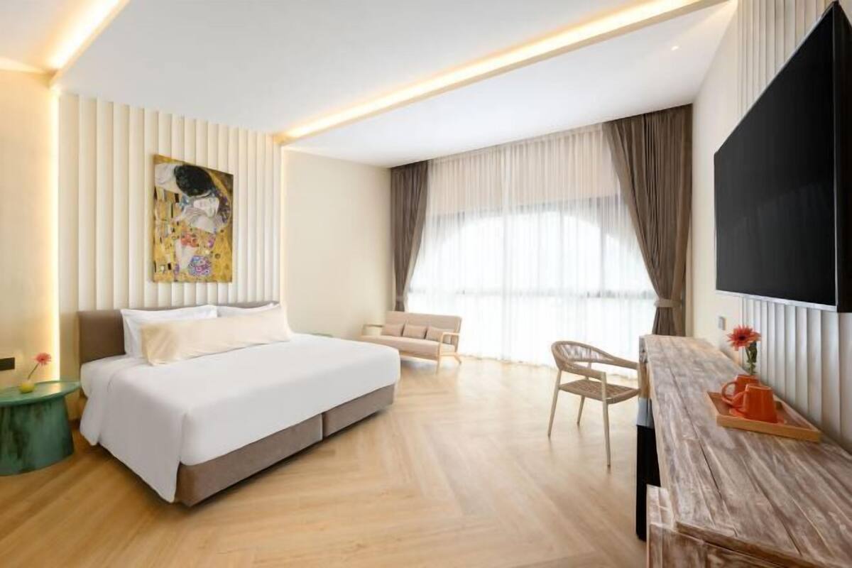 In-room safe, desk, cribs (free), rollaway beds (surcharge)