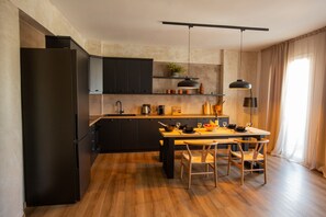 Fridge, microwave, oven, stovetop - Lepanto Xenia Apartments 3F (Nafpaktos)