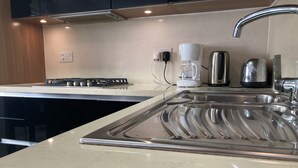 Classic Apartment | Private kitchen | Full-sized fridge, microwave, oven, stovetop - Side SeaView 3Bedrooms Apartment Sliema  (Sliema)