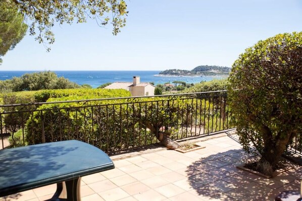 Terrace/patio - Magnifique vue mer et à 340 m de la Plage (CAVALAIRE)