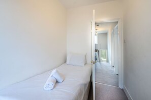 3 bedrooms, WiFi, bed sheets - Cozy 3-Bedroom Home (WHS17) (Greater London)