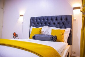 2 bedrooms, desk, iron/ironing board, free WiFi - Bonamoussadi Gardens Maisonn Avec Grande Piscine (Douala)