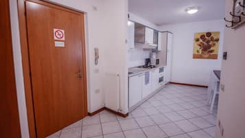 Cookware/dishes/utensils
