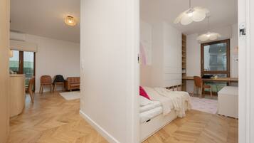 3 bedrooms, bed sheets