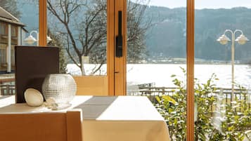 Tägliches Frühstücksbuffet gegen Gebühr