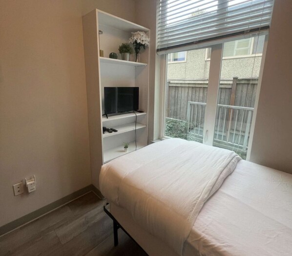 Bügeleisen/Bügelbrett, WLAN, Bettwäsche