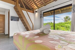 2 bedrooms, iron/ironing board, travel crib, WiFi - Shoreline Getaway: Spacious 2BR Villa in Moorea (Moorea)