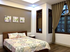 3 quartos, ferros/tábuas de passar roupa, Wi-Fi, roupa de cama