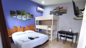 A bedroom with a bed, bunk beds, a desk, and a TV. - Chambre Familiale Périgord (VITRAC)
