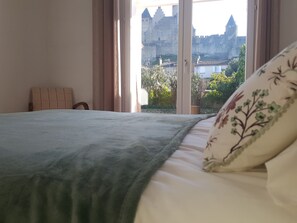 2 bedrooms, desk, travel crib, free WiFi - Entre Jardin et Cité- Maison vue Exceptionnelle (Carcassonne)