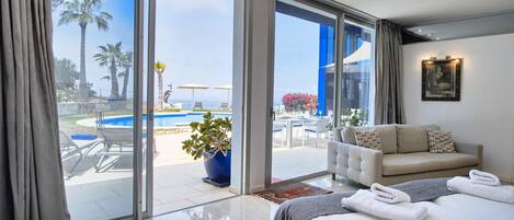 5 bedrooms, iron/ironing board, Internet, bed sheets