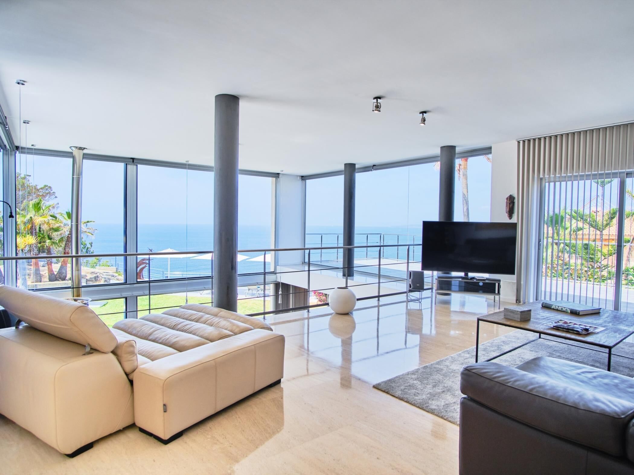 Fernseher, Kamin, Stereoanlage