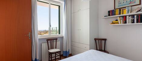 4 bedrooms, free WiFi, bed sheets