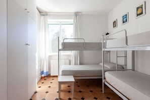 4 bedrooms, free WiFi, bed sheets