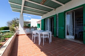 Outdoor dining - Villa Giorgisa Apartment 2 Pool Sea View (Ugento)