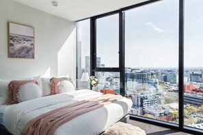 2 quartos, ferros/tábuas de passar roupa, Wi-Fi, roupa de cama