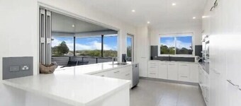 Glossies Coastal Retreat - Relax and Escape, Pets OK