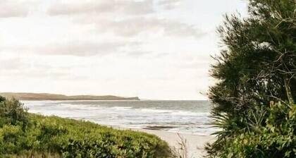 Glossies Coastal Retreat - Relax and Escape, Pets OK