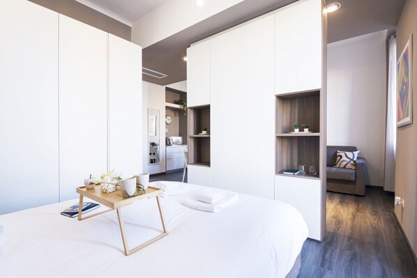 1 slaapkamer, een strijkplank/strijkijzer, wifi, beddengoed