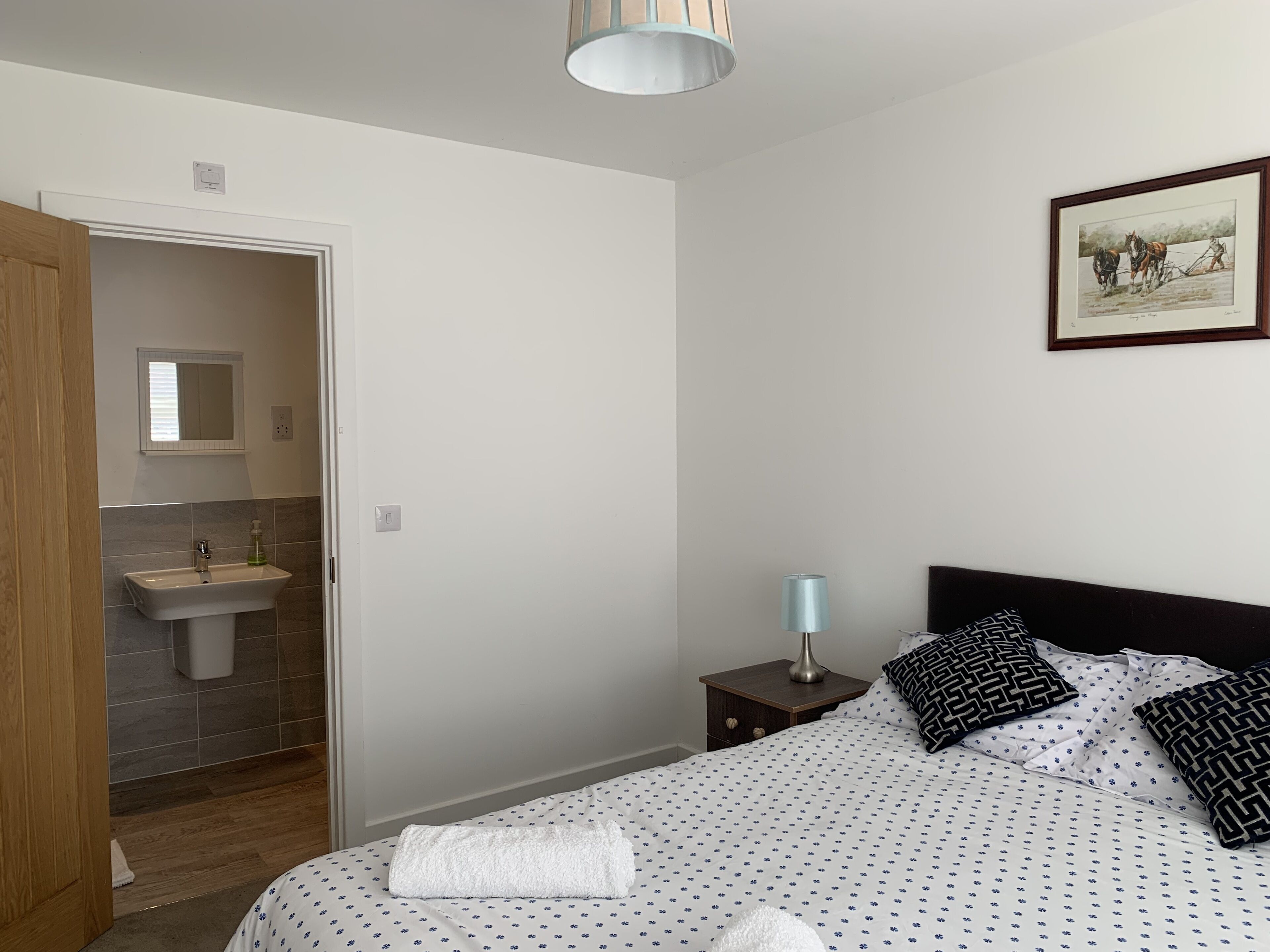 4 bedrooms, desk, iron/ironing board, travel crib