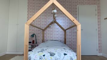 4 Schlafzimmer, Bügeleisen/Bügelbrett, kostenloses WLAN, Bettwäsche
